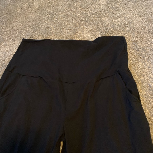 Pants - ⭐️ 3 for $10 Black flare maternity leggings